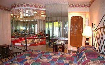 Surfside Motel 3*